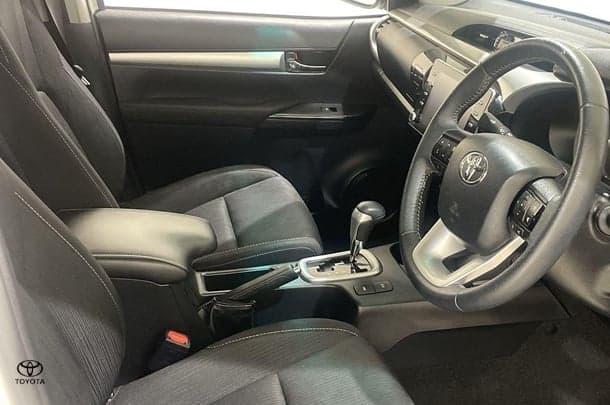 2023 Toyota Hilux SR5 image 9