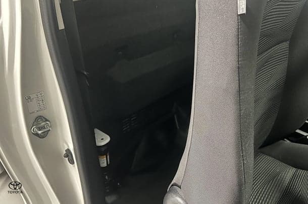 2024 Toyota Hilux SR image 11