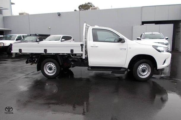2023 Toyota HILUX 4x4 SR image 9