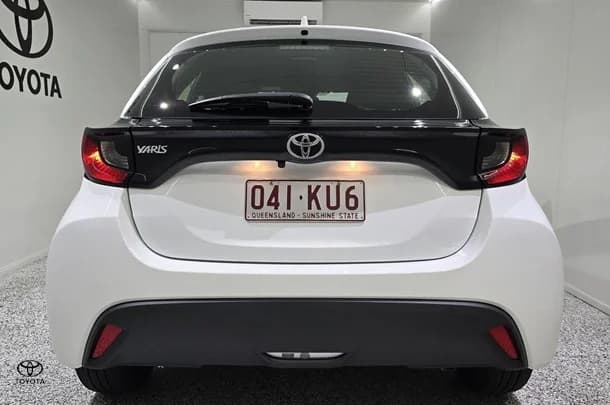 2024 Toyota Yaris Ascent Sport image 3