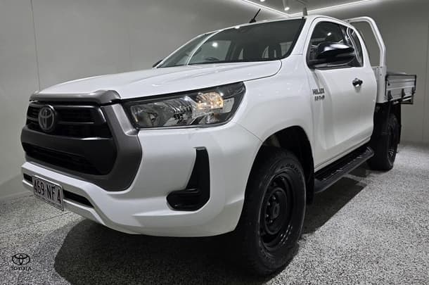 2021 Toyota Hilux SR image 6