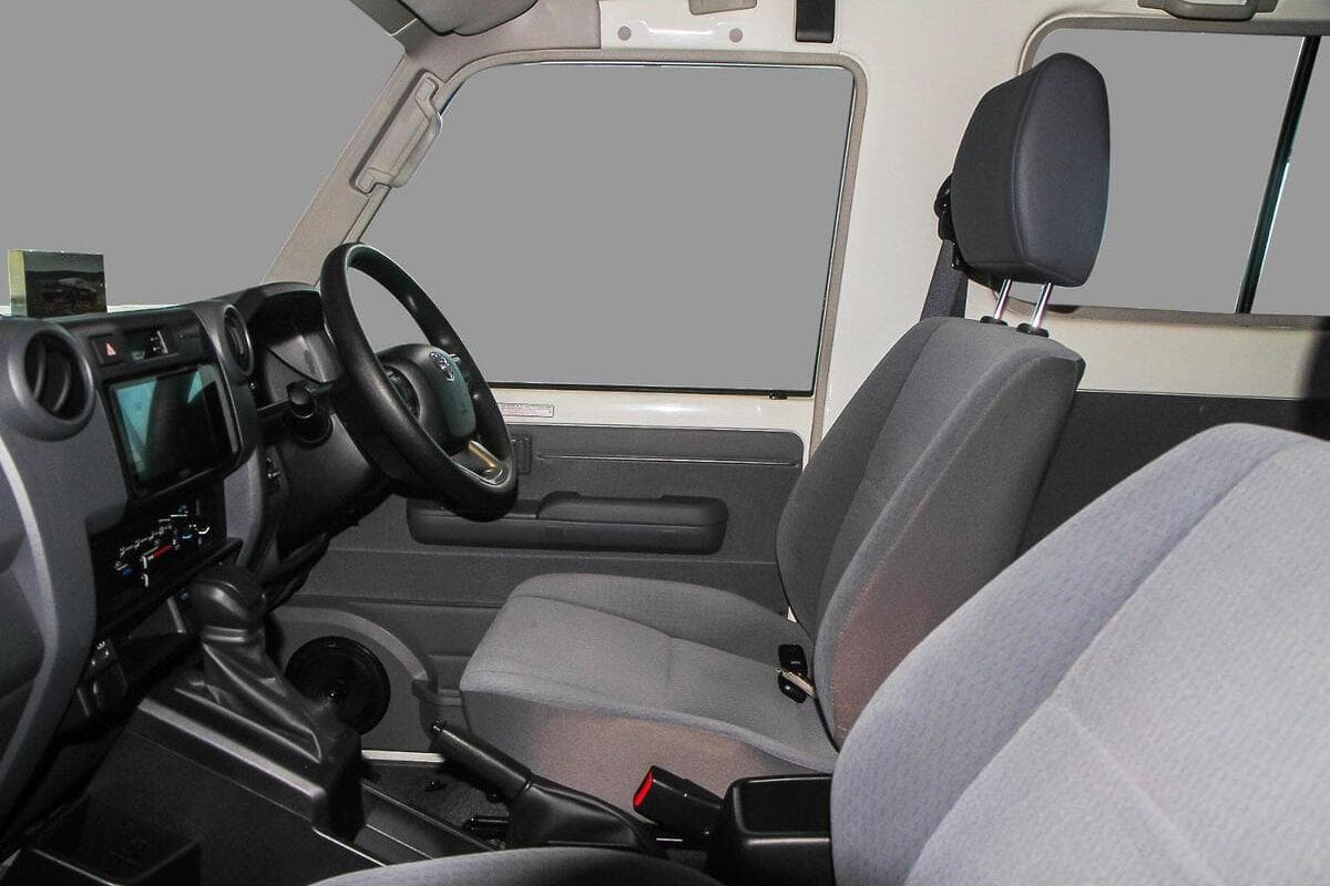 2024 Toyota Landcruiser GXL Troopcarrier Auto 4x4 image 6