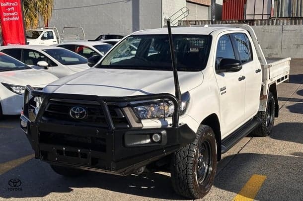 2022 Toyota HiLux 4x4 SR image 4