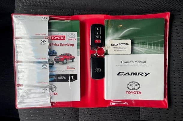 2016 Toyota Camry Atara S image 19