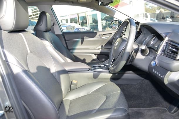2021 Toyota Camry Hybrid SL image 10