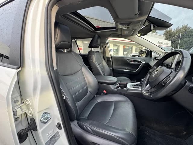2021 Toyota RAV4 Cruiser 2WD image 9