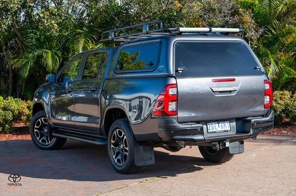 2024 TOYOTA Hilux 4x4 SR5 image 2