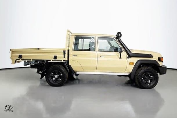 2025 Toyota LANDCRUISER MILITARY GXL image 10
