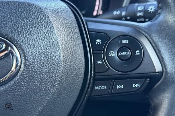 2023 Toyota Corolla Cross Hybrid GXL image 12