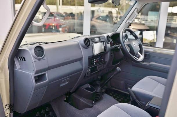 2025 Toyota LC Military GXL image 16