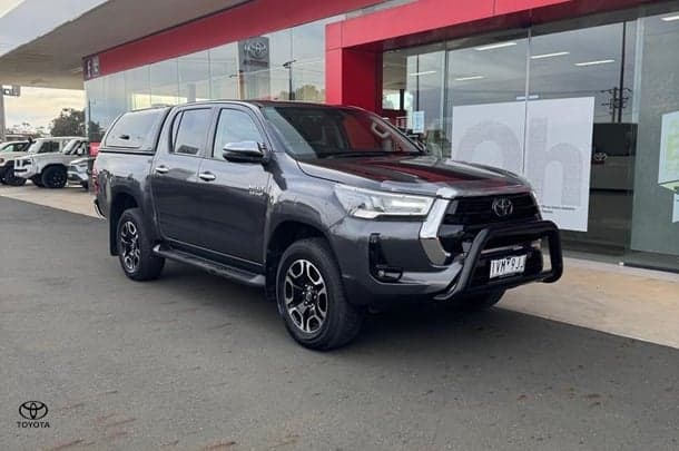 2022 Toyota Hilux SR5 image 2