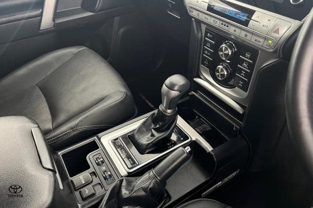 2023 Toyota Prado Kakadu image 23