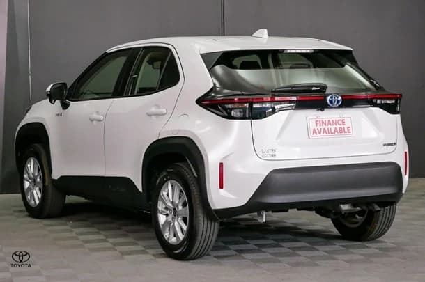 2024 Toyota Yaris Cross Hybrid GX image 6