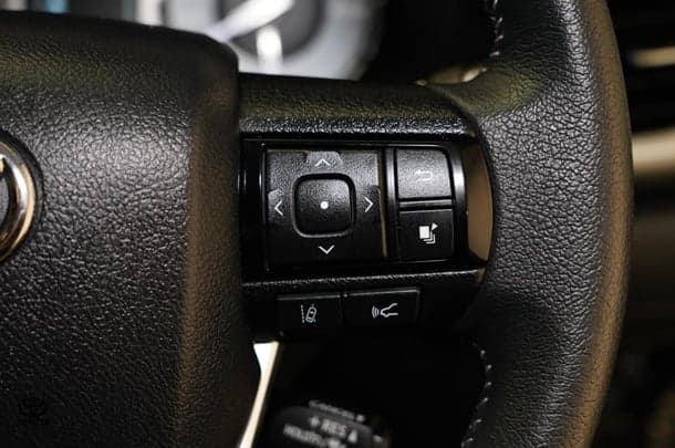 2024 Toyota Hilux 4x4 SR5 image 16