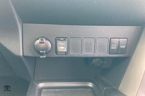 2016 Toyota RAV4 GX-2WD image 16