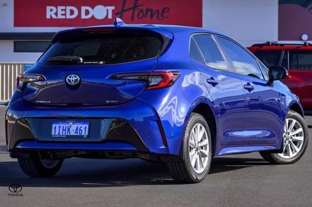 2024 Toyota Corolla Hatch Hybrid Ascent Sport image 2