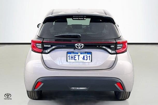 2020 Toyota Yaris ZR image 7