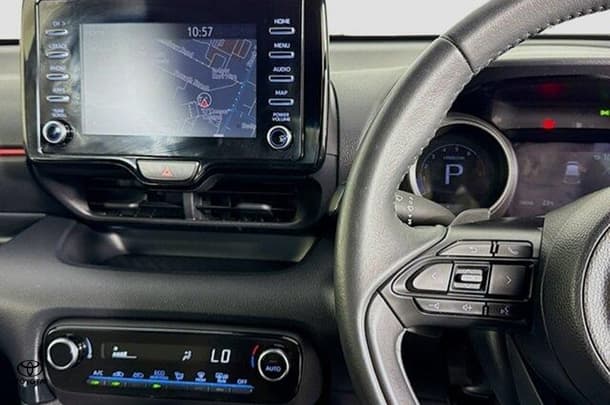 2020 Toyota Yaris ZR image 12