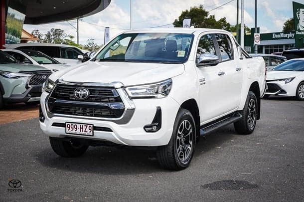 2023 Toyota HILUX SR5 image 3