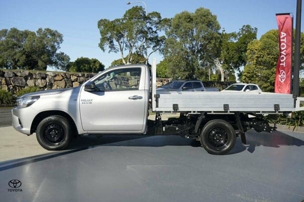 2017 Toyota HILUX SR image 2