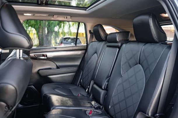 2022 Toyota KLUGER HYBRID AWD GRANDE image 19