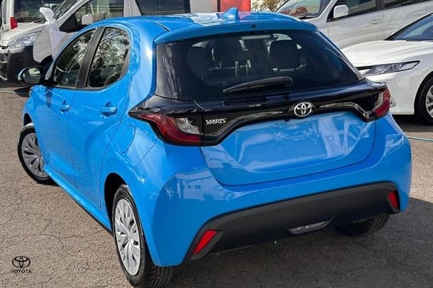 2022 Toyota Yaris Ascent Sport image 2