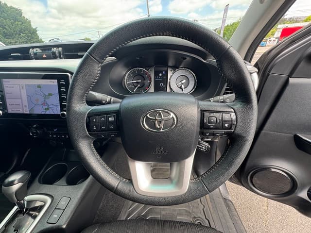 2022 Toyota Hilux SR5 image 13