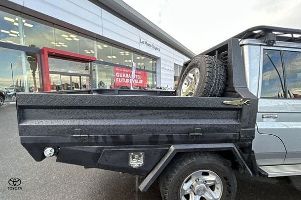 2021 Toyota LC Military GXL image 13