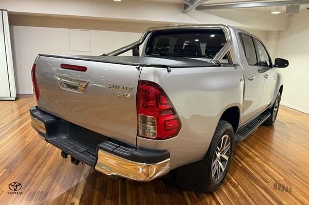 2019 Toyota Hilux SR5 image 11
