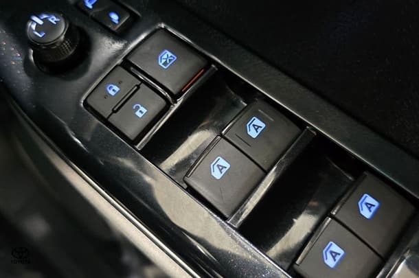 2022 Toyota Hilux SR5 image 19