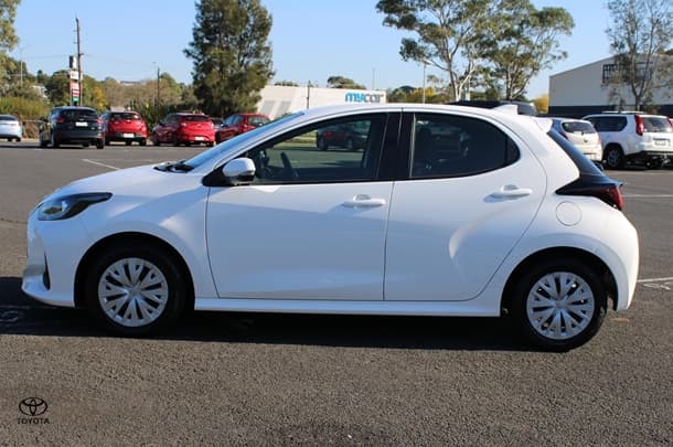 2023 Toyota Yaris Ascent Sport image 8