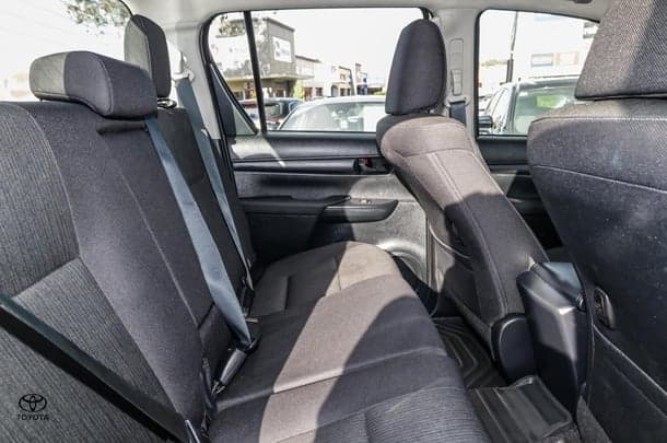 2024 Toyota HILUX SR image 7