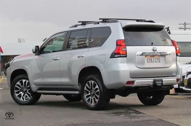 2023 Toyota Prado VX image 4