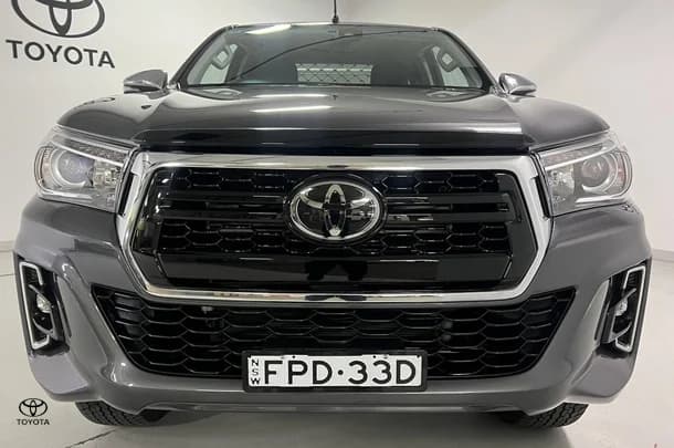 2020 Toyota Hilux SR5 image 3