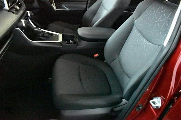 2021 Toyota RAV4 GXL image 7
