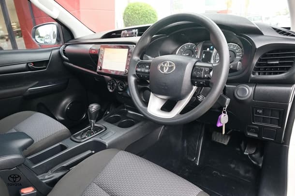 2023 Toyota Hilux 4x2 Workmate image 7