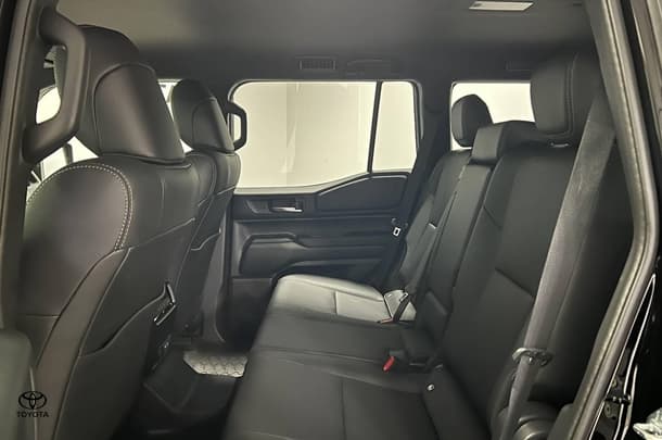 2025 Toyota Prado GXL image 16