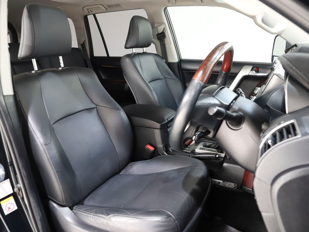 2017 Toyota Prado Kakadu image 27