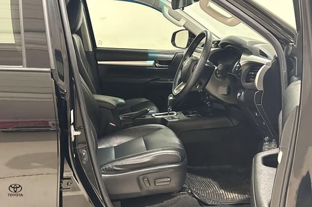 2021 Toyota Hilux SR5 image 15
