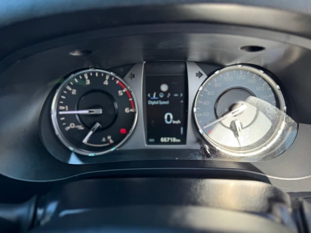 2023 Toyota Hilux SR5 image 10