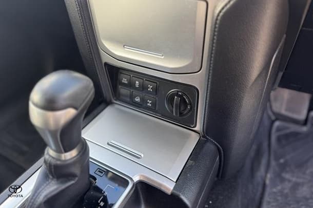 2022 Toyota Prado GXL image 12