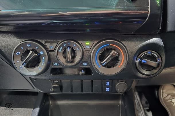 2021 Toyota Hilux SR image 21