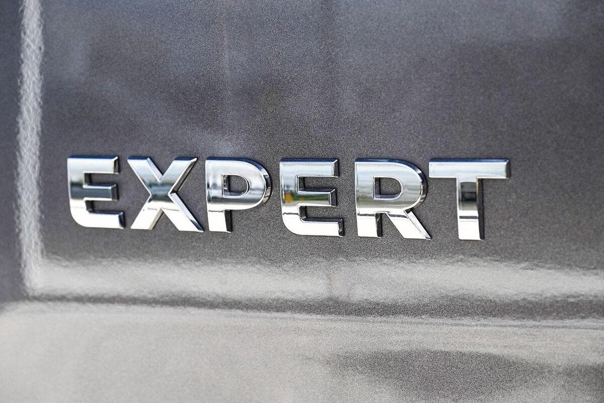 2024 Peugeot Expert Pro SWB Auto image 8