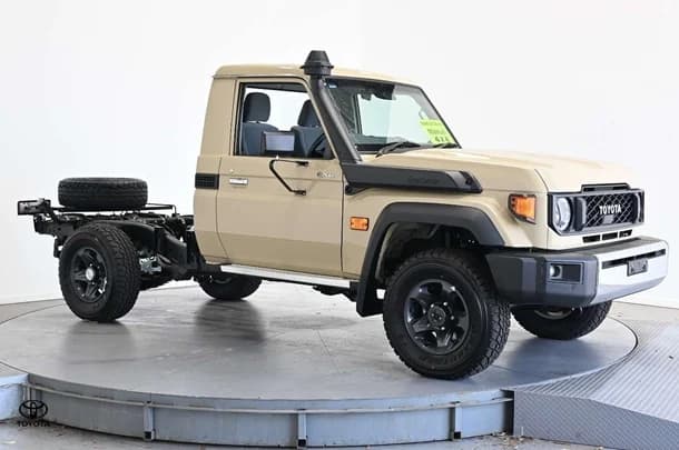 2025 Toyota LC Military GXL image 2