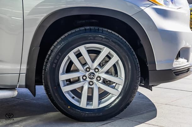 2015 Toyota KLUGER 4x2 GX image 12
