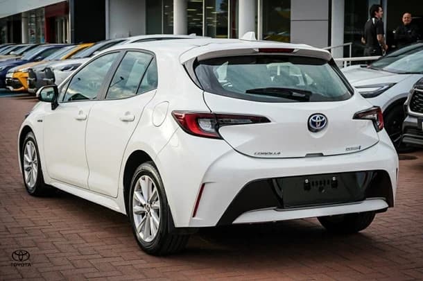 2024 Toyota Corolla Hatch Hybrid Ascent Sport image 6