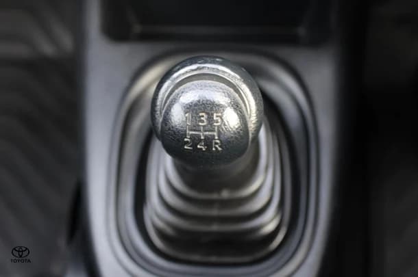 2021 Toyota Hilux 4x2 Workmate image 4