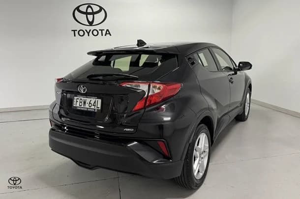 2023 Toyota C-HR GXL AWD image 8