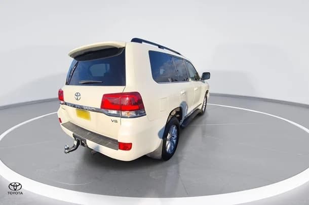 2021 Toyota Landcruiser Sahara image 3