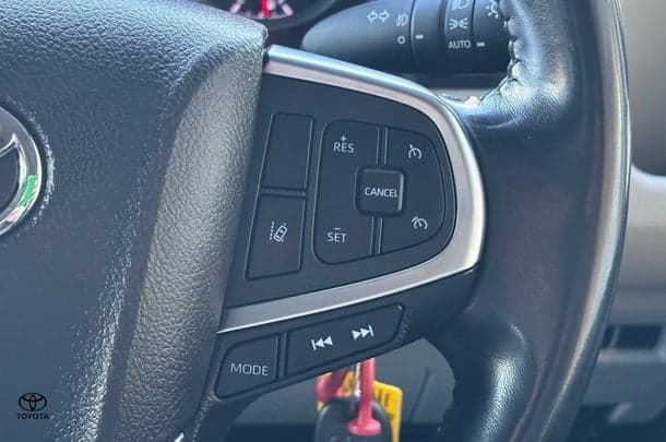 2020 Toyota Hiace LWB image 21